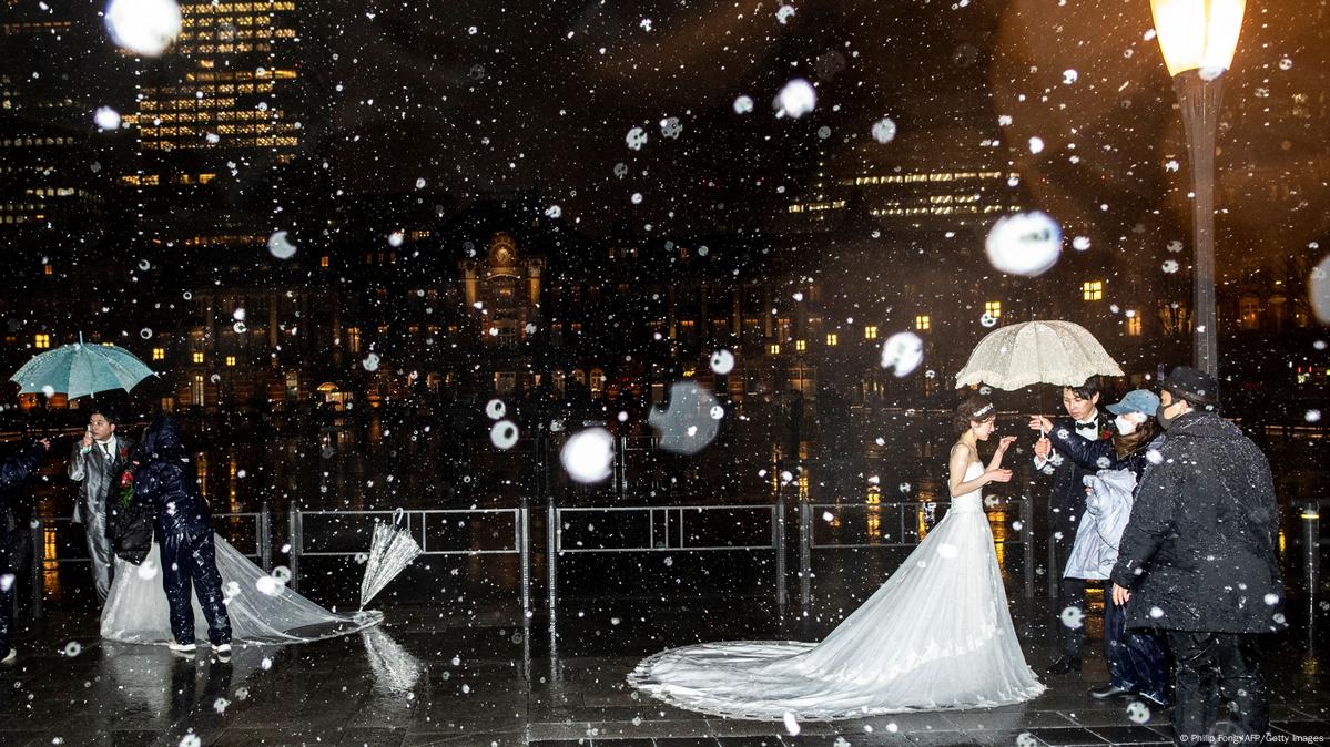 جاپانی نوجوان شادی نہ کرنے پر بضد کیوں ہیں؟ – DW – 25.06.2022