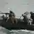 In einem Schnellboot verfolgen die Soldaten der Mission Atalanta verdächtige Boote (Foto: DW Daniel Scheschkewitz)