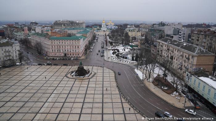 Praça em Kiev: cada vez mais países aconselham seus cidadãos a deixarem a Ucrânia 