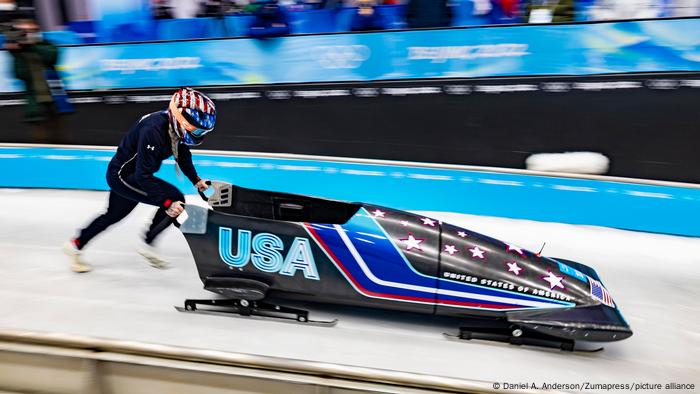 Beijing 2022: Monobob Makes Olympic Debut, With An Impact On Female  Bobsledding | Sports | German Football And Major International Sports News  | Dw | 12.02.2022