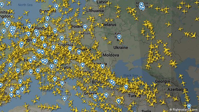 Screenshot flightradar24.com showing only a few planes in Ukrainian airspace