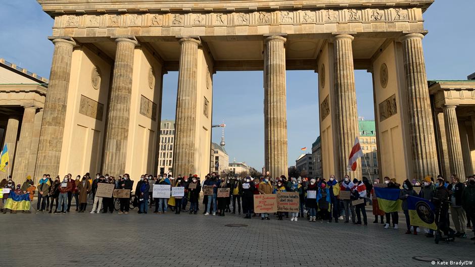 "Danke für die Helme!" - Was Ukrainer in Deutschland von Berlin fordern