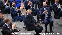 Angela Merkel (M, CDU), ehemalige Bundeskanzlerin, sitzt vor der Wahl des Bundespräsidenten durch die Bundesversammlung im Paul-Löbe-Haus auf ihrem Stuhl und bekommt Applaus. +++ dpa-Bildfunk +++