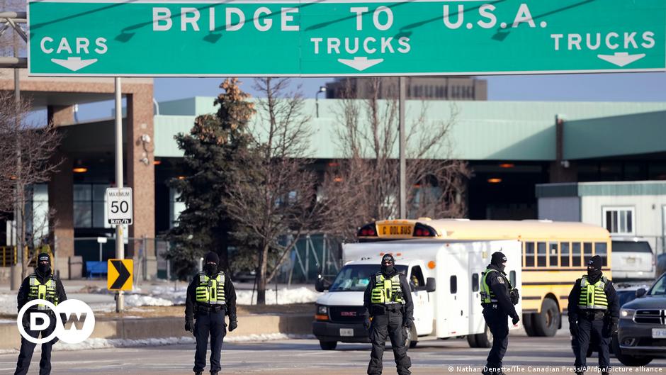 Kanadische Polizei räumt Grenzbrücke