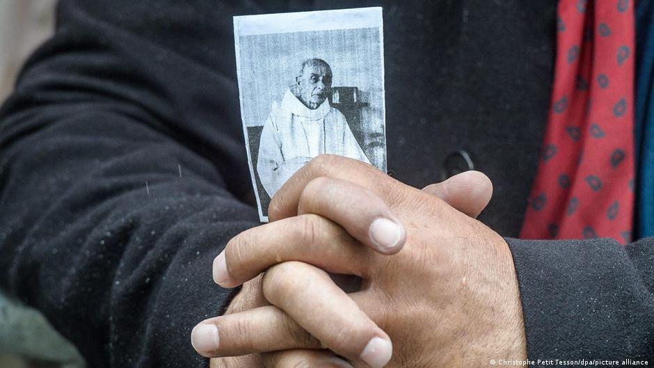 Frankreich: Prozess wegen Ermordung eines Priesters beginnt
