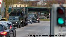 Fahrzeuge der Bundeswehr verlassen die Hindenburg-Kaserne Richtung Litauen. Deutschland entsendet ab dem 14. Februar rund 350 Soldatinnen und Soldaten mit rund 100 Fahrzeugen mit unterschiedlichen Waffensystemen ins Baltikum. +++ dpa-Bildfunk +++