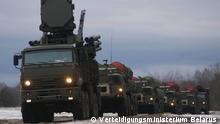  Reaktion auf Militärmanöver in Belarus.
Auf dem Fotis sind Brestsky-Trainingsgelände, militärische Ausrüstung und Teilnehmer an den Manövern 