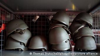 Sogar die Helme fehlten den Soldaten der Bundeswehr 