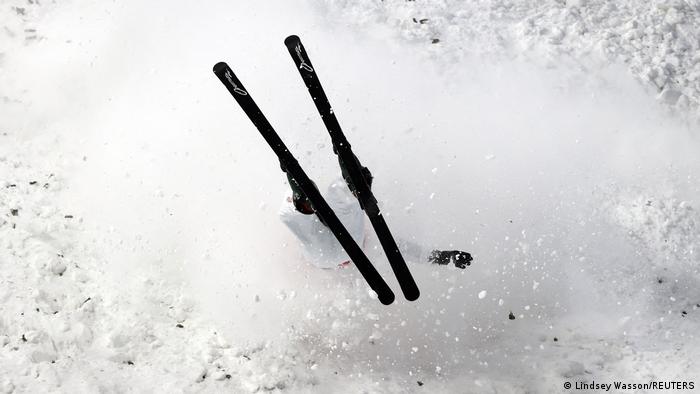 Deluje veoma opasno, ali sneg je srećom ublažio pad i sve se završilo bez povreda. Kineska takmičarka Kong Fanju ovako je završila nastup u skijanju slobodnim stilom na Zimskim olimpijskim igrama.