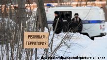 8115158 15.02.2022 Police officers are pictured outside Penal Colony No. 2 ahead of Lefortovo District Court hearing against Alexey Navalny, in Pokrov, Vladimir Region, Russia. Navalny is facing three charges of contempt of court (in connection with his trial for defaming a WWII veteran) and large-scale fraud. Ilya Pitalev / Sputnik