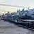 Russland | Militärfahrzeuge werden nach Ende von Militärübungen auf Züge geladen