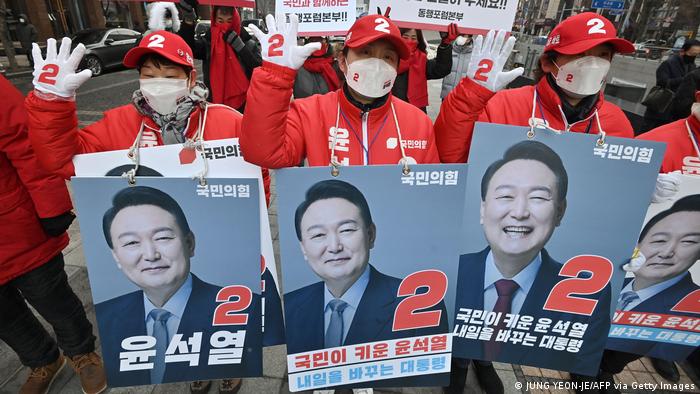 Südkorea Wahlkampfplakate mit dem Kandidaten Yoon Suk-yeol 