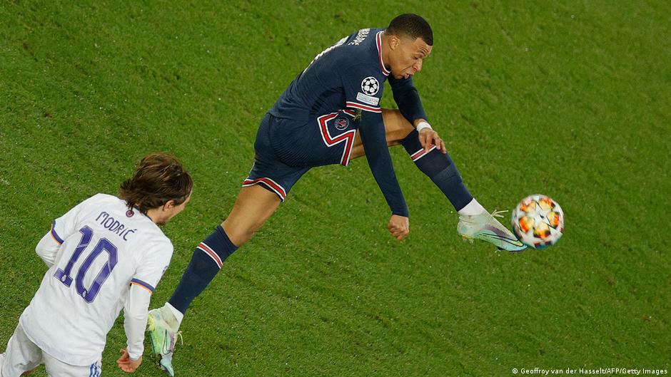 أمرت محكمة العمل في باريس نادي باريس سان جيرمان بدفع 60 مليون يورو إلى مهاجمه السابق كيليان مبابي كراتب ومكافآت غير مدفوعة 