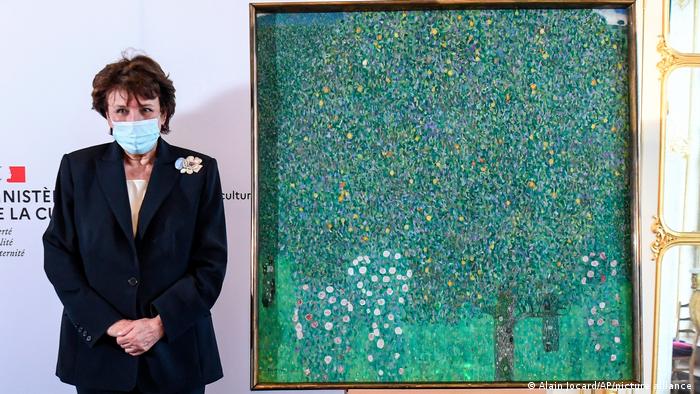 Gustav Klimt I Rosebushes under the Trees