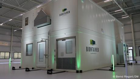 Biontainer: Mobile vaccine production units
