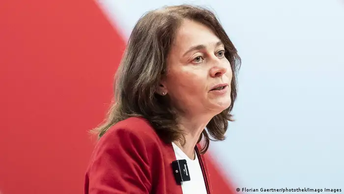 欧盟议会德国籍副主席贝里呼吁凯莉引咎辞职。