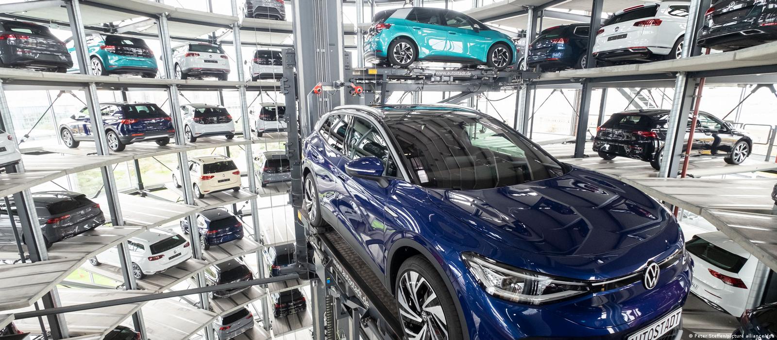 VW guns for Tesla with homegrown software talent – DW – 02/16/2022