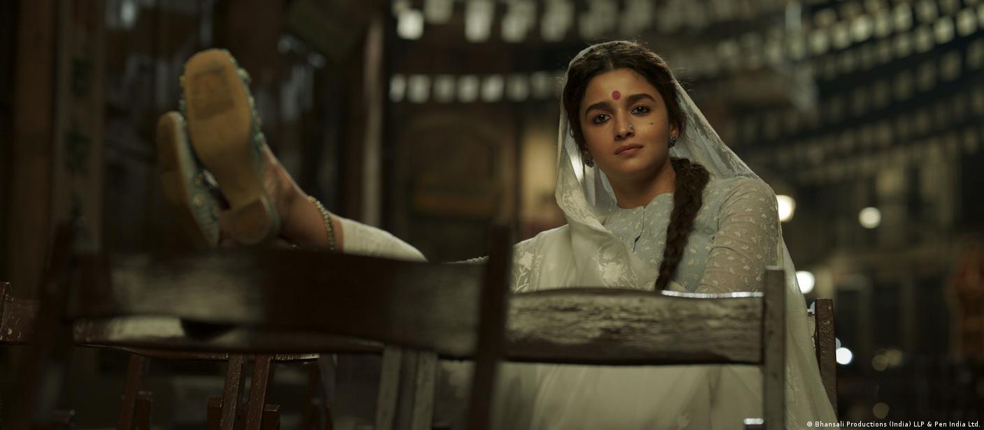 Alia Bhatt Six 2019 Xxx - Bollywood bets on Alia Bhatt for its next hit â€“ DW â€“ 02/16/2022