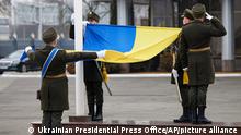 أوكرانيا تحيي يوم الوحدة وموسكو ترحب بمفاوضات جادة