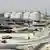 资料图片：卡塔尔拉斯拉凡港的天然气储气设施