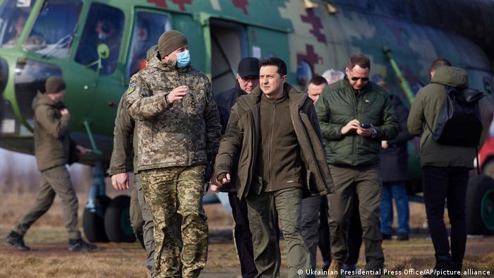 Ucrania ″no tiene miedo″ y se sabría defender ante un ataque ruso, dijo su presidente | Política | DW | 16.02.2022