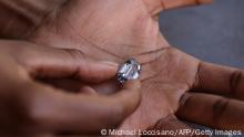 Hong Kong: sale a subasta un extraño diamante azul de USD 48 millones