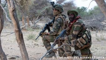Soldats malien et français en lutte contre les djihadistes dans le nord du Mali