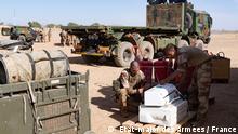  Vielfalt der Missionen von Barkhane in Mali abdecken.
Copyright: © Generalstab / Frankreich. © Etat-major des armées / France
Die DW hat die Erlaubnis erhalten, diese Fotos zu verwenden. (Lesen Sie die E-Mail unten).
