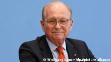 Wolfgang Ischinger, Vorsitzender der Münchner Sicherheitskonferenz, stellt vor der Bundespressekonferenz den Munich Security Report 2022 vor.