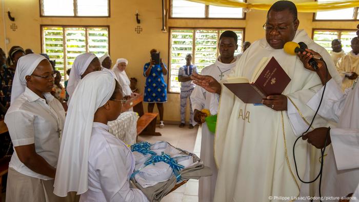 Planning Familial : Les Religieux Africains Y Contribuent | Afrique | Dw |  10.03.2022