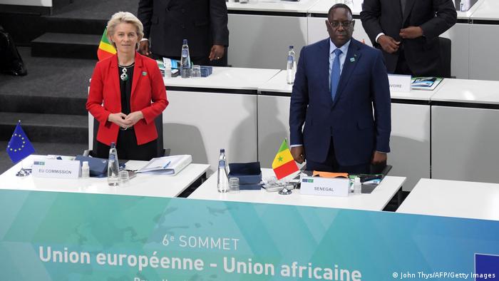 Belgien Brüssel | EU-Afrika-Gipfel | Ursula von der Leyen und Macky Sall