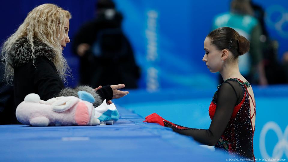 Olympics boss rips entourage of figure skater Valieva – DW – 02/18/2022