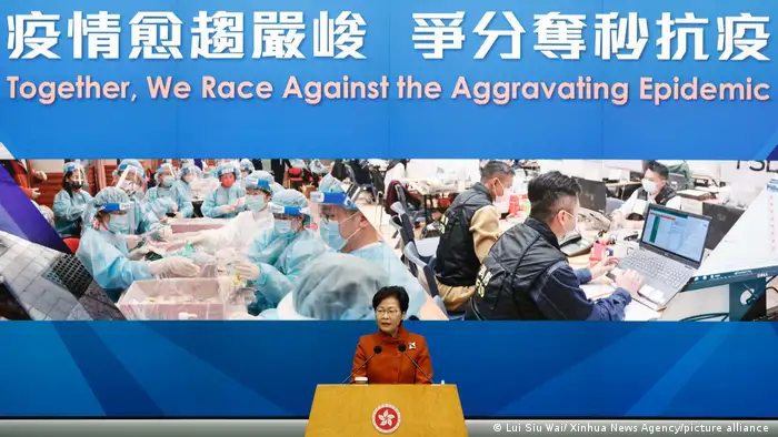 Hong Kong | Carie Lam in einer Pressekonferenz zum Covid-19 Ausbruch