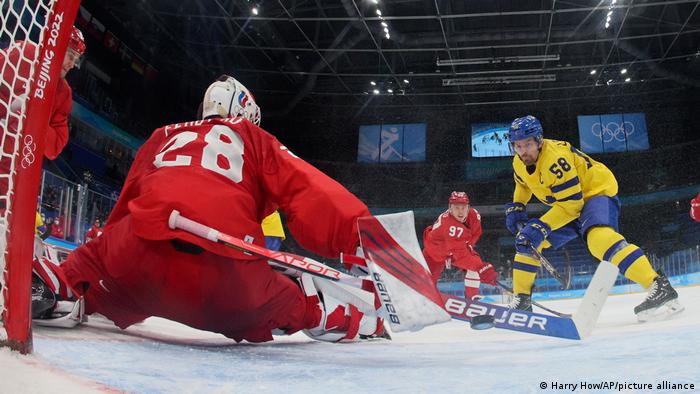 ROC goalie fails to stop shot by Sweden's Anton Lander