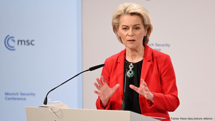 Ursula von der Leyen, présidente de la Commission européenne, promet des sanctions supplémentaires contre la Russie