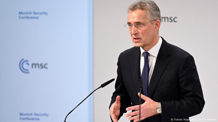 NATO′s Jens Stoltenberg urges Russia to ′step back from the brink′ | News |  DW | 19.02.2022