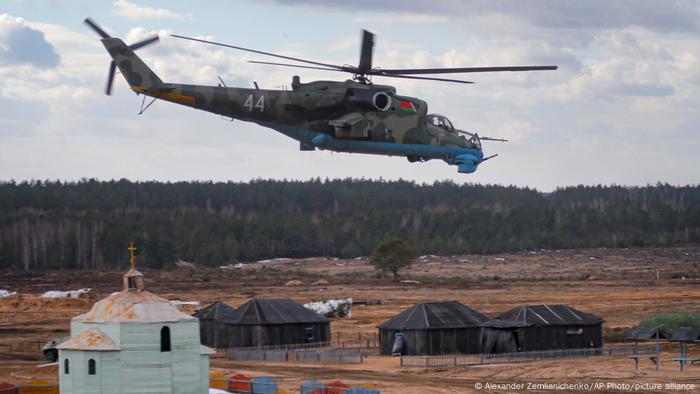 Білоруський вертоліт над полігоном Обуз-Лісновський у Білорусі Білоруський вертоліт над полігоном Обуз-Лісновський у Білорусі