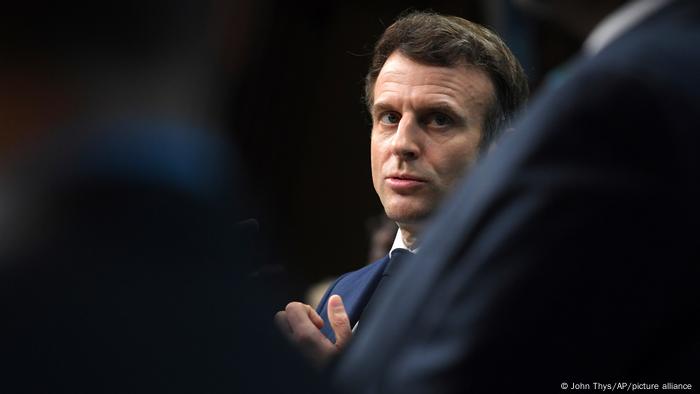 Presidente francês, Emmanuel Macron, busca solução diplomática diretamente com Putin para evitar conflito na Ucrânia