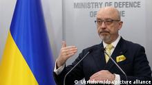 Oleksii Reznikov, Verteidigungsminister der Ukraine, hält ein Briefing. Reznikov sagte, russische militärische Bodentruppen seien rund um die Grenzen der Ukraine, einschließlich Belarus, sowie in den vorübergehend besetzten Gebieten der Krim, Donezk und Luhansk auf schätzungsweise etwa 115 000 Personen angestiegen. +++ dpa-Bildfunk +++