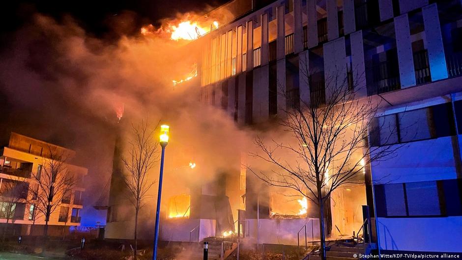 Germany: Fire rips through apartment complex in Essen | News | DW - Vimarsana News