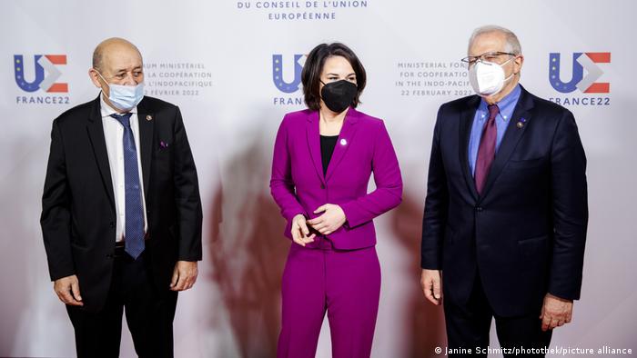 Ζαν-Ιβ Λε Ντριάν, Αναλένα Μπέρμποκ, Ζοζέπ Μπορέλ, Παρίσι