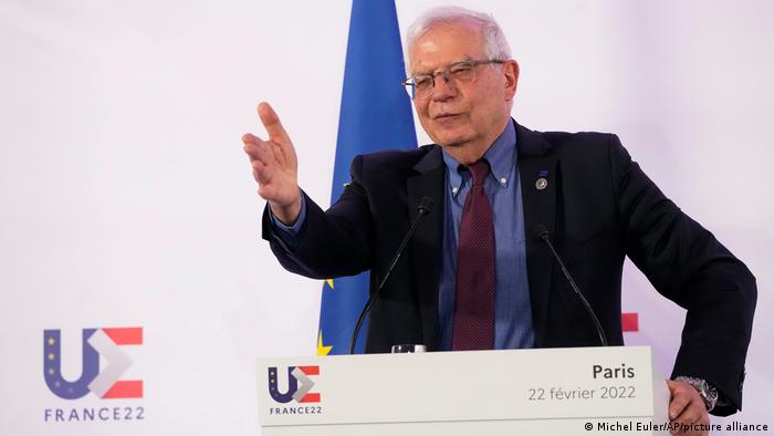 La UE está planeando nuevas sanciones contra Rusia: aquí el jefe de Política Exterior de la UE, Josep Borrell, anunciando las medidas.