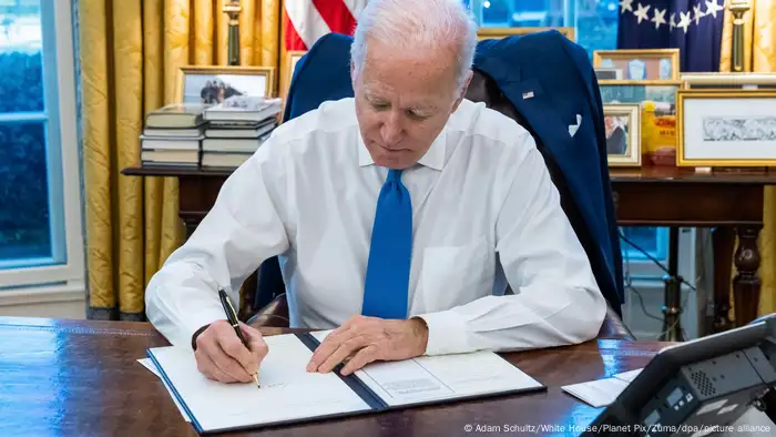 Ukraine-Konflikt | Präsident Biden unterschreibt Sanktionen für Russland