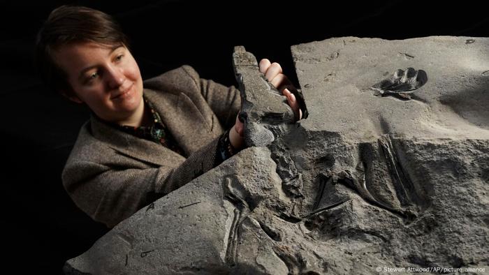  Natalia Jagielska with the pterodactyl fossil