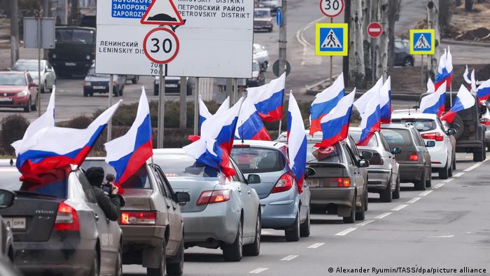 Festejos pelo reconhecimento russo da autoproclamada República de Donetsk 