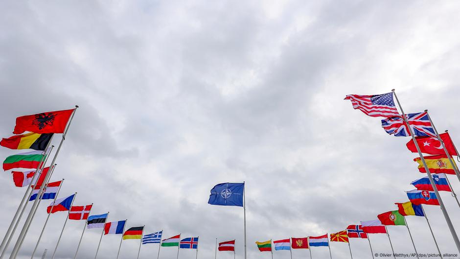 Zastave NATO i država članica u Briselu