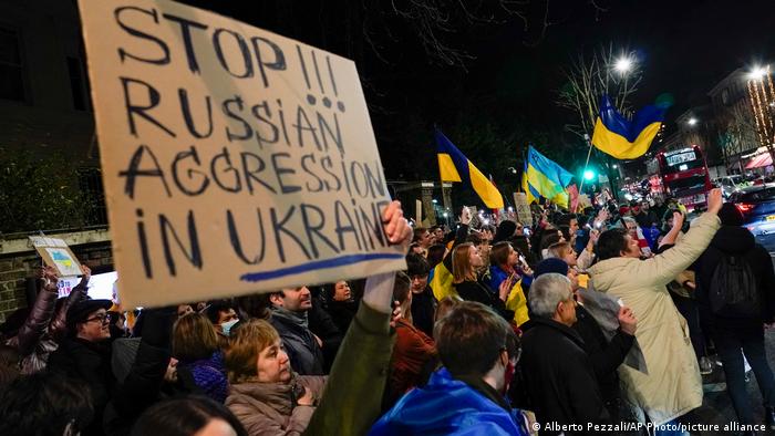 London | Protest vor russischer Botschaft Ukraine-Konflikt