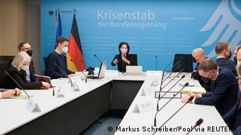 Reunión del gabinete de crisis del gobierno alemán, presidida por la ministra de Exteriores, Annalena Baerbock.