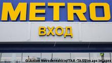 VLADIKAVKAZ, RUSSIA - NOVEMBER 16, 2017: An entrance to a newly opened Metro Cash&Carry hypermarket in Vladikavkaz, the capital city of Russia s Republic of North Ossetia-Alania. Anton Novoderezhkin/TASS PUBLICATIONxINxGERxAUTxONLY TS06989B