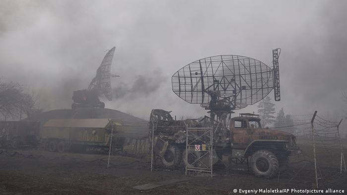 Pangakalan udara militer di Mariupol, Ukraina, jadi salah satu target serangan pasukan Rusia 